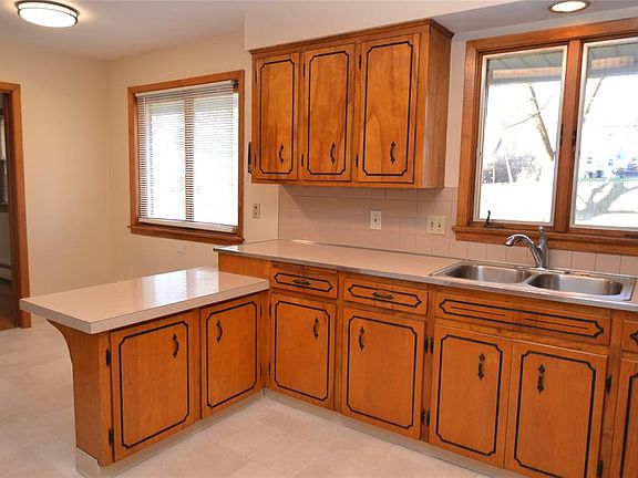 4th image of 3609 Dean Dr
