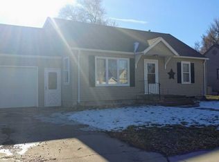 524 E 1st St, Minden, NE 68959
