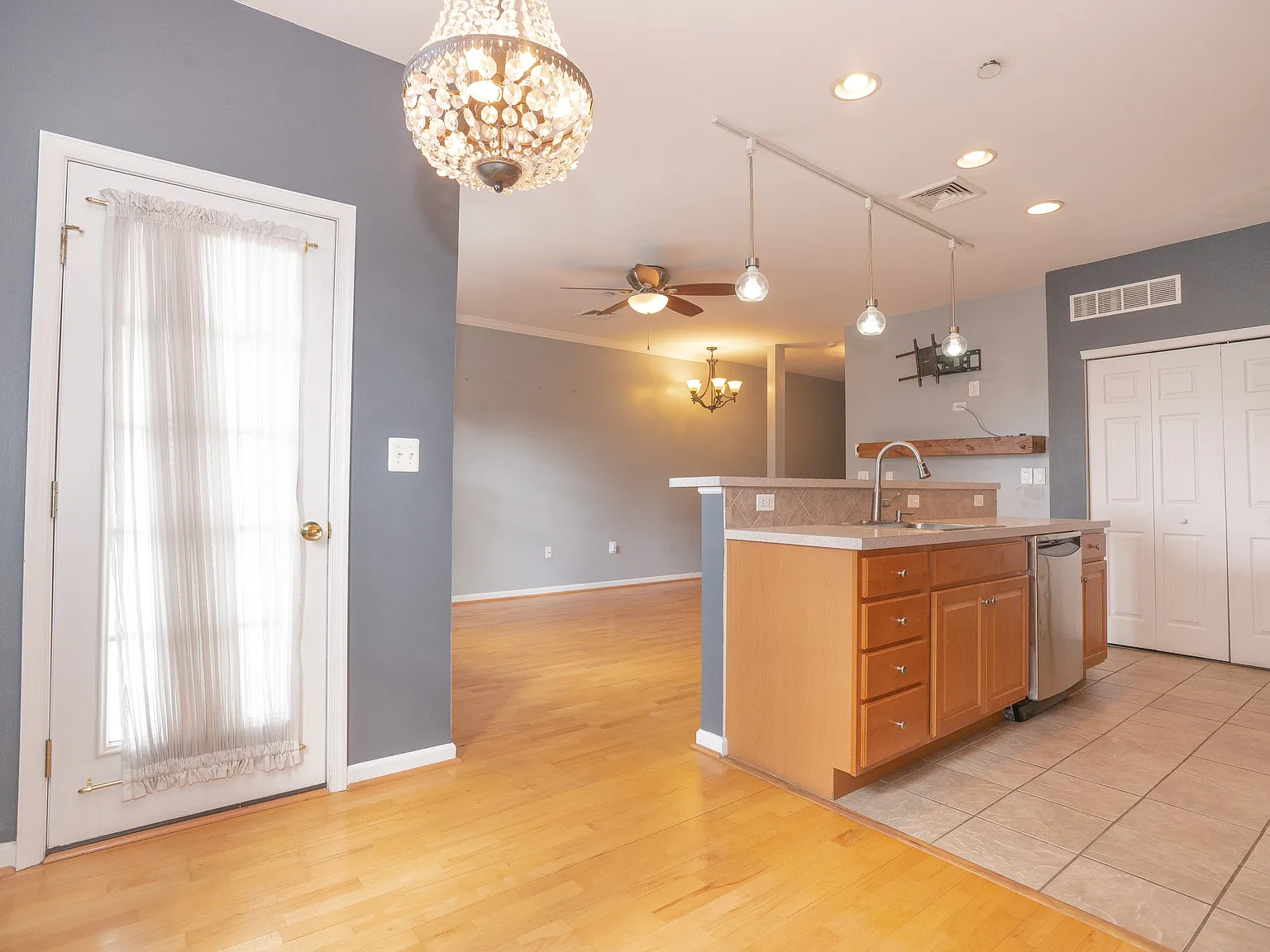 3138 W Master St — Photo 2