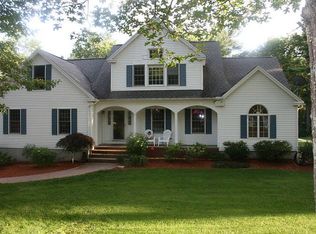 14 Bedros St, Windham, NH 03087