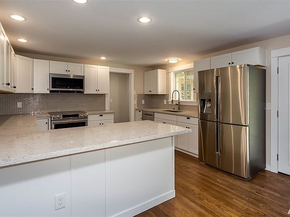 4th image of 7406 48th Ave E
