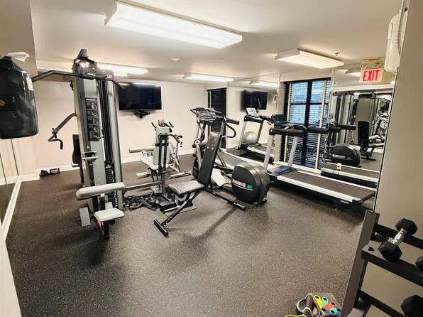 725 Jefferson Street image 8 of 9