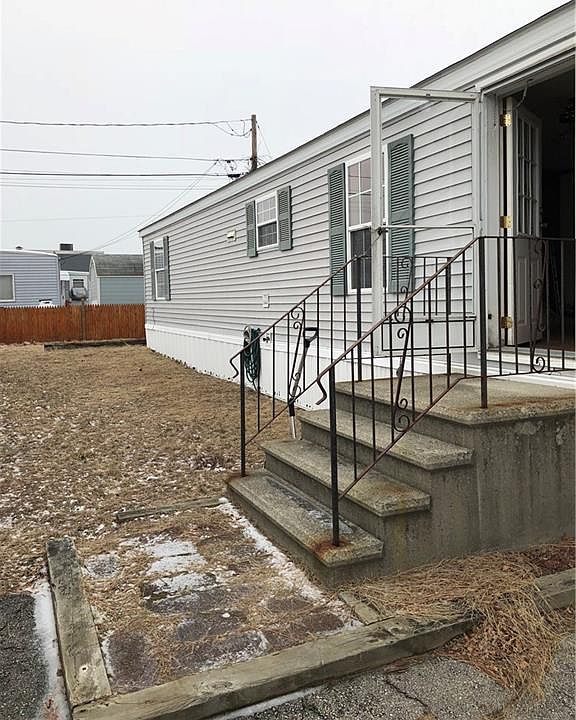 1st image of 3 East Dr