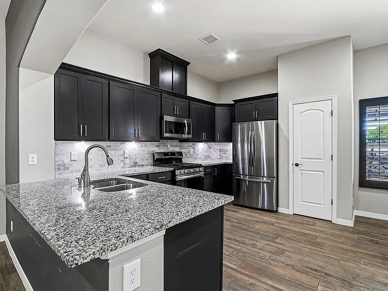 782 Lemington St — Photo 8