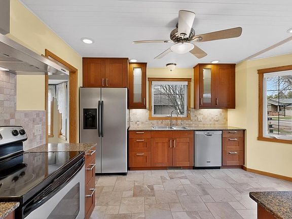 5th image of 213 River Ct NE