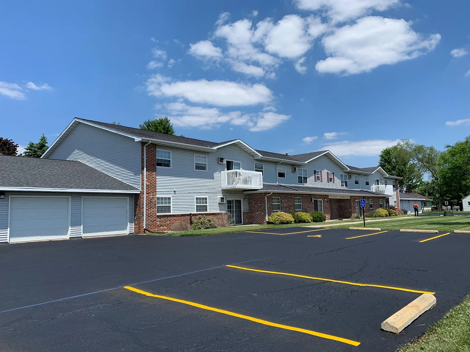 2 bed, 875 sqft, $1,050 — Photo 2
