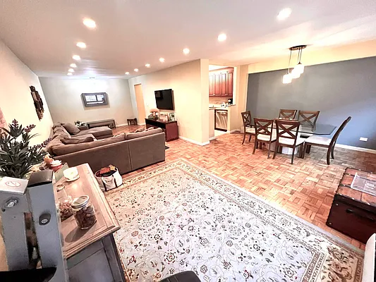 Sold by Winzone Realty Inc | media 23