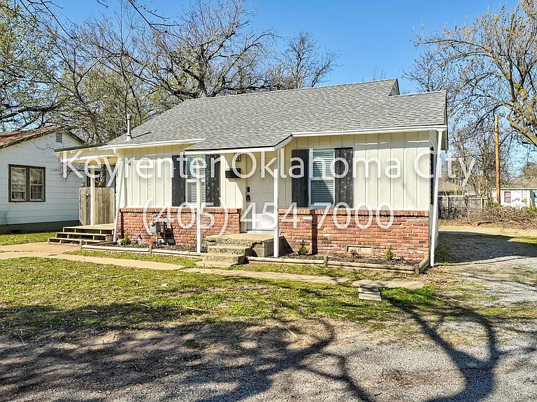 4913 N Willow Ave — Photo 3