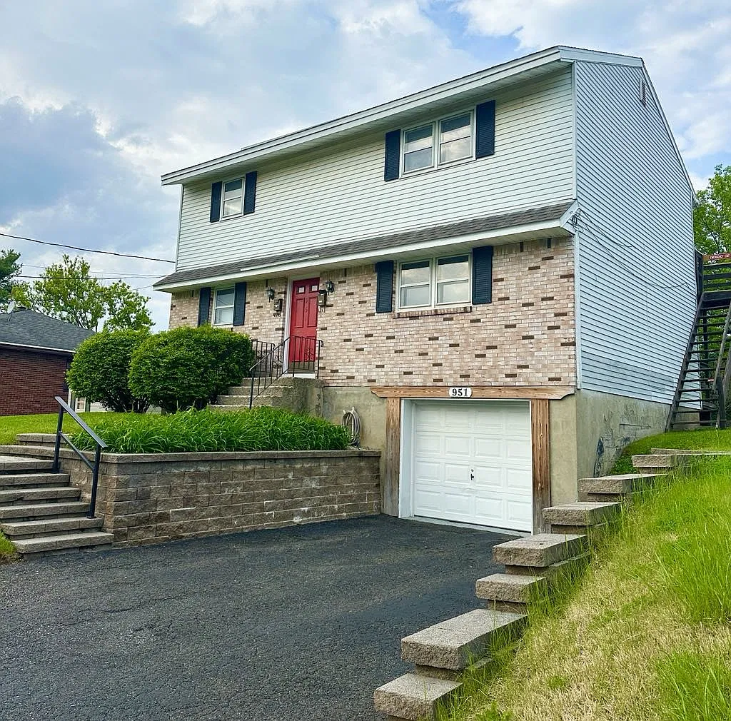 2 bed, 1650 sqft, $1,650 — Photo 1