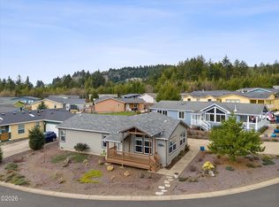 743 SE Winchell Dr, Depoe Bay, OR 97341
