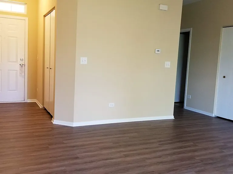 1126 Clover Dr — Photo 3