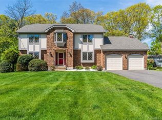 77 Wedgewood Rd, Trumbull, CT 06611