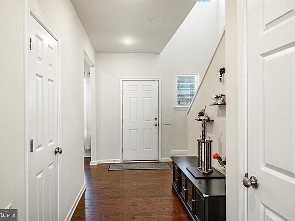 3rd image of 322 Stafford Ct