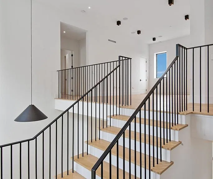 1030 Centinela — Photo 26