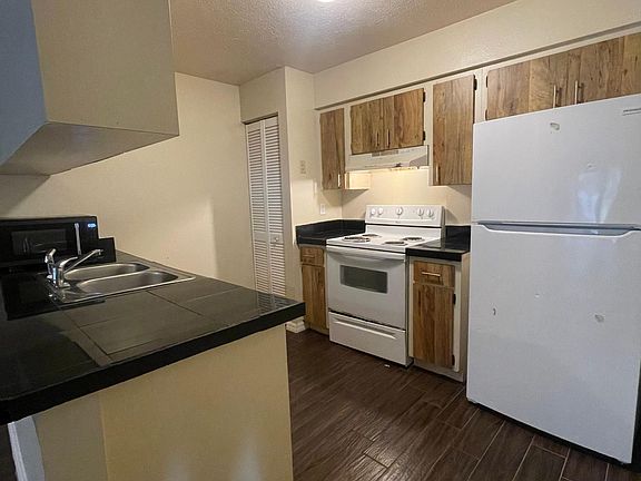 3rd image of 3990 SE 17th Ct APT B