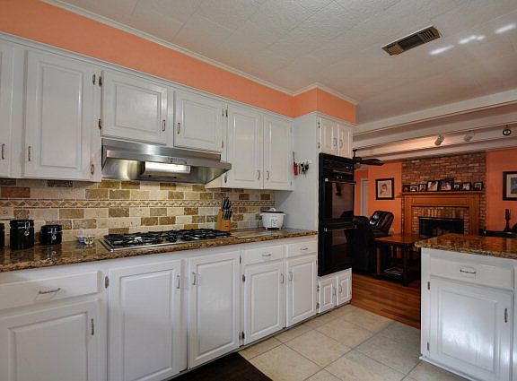 5th image of 202 Hemphill Dr