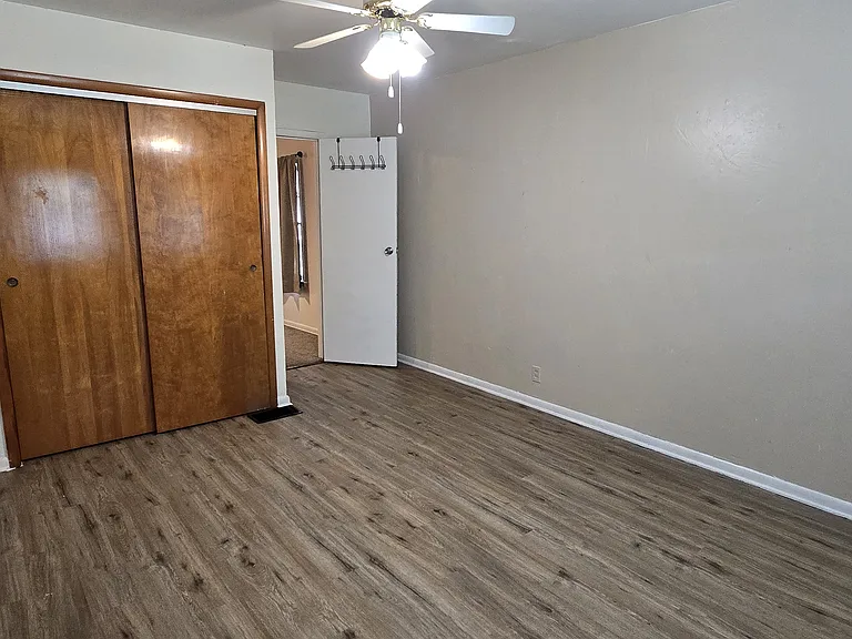 2811 NE Russell Rd — Photo 5