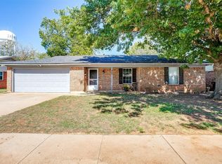920 Pecan St, Crowley, TX 76036