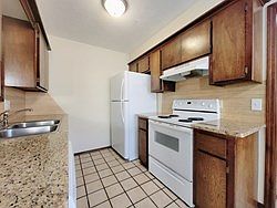 4th image of 159 Barrett Pl