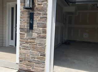 4 Turf Ct, Royersford, PA 19468