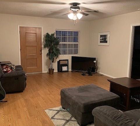 2nd image of 550 Poinsettia Dr
