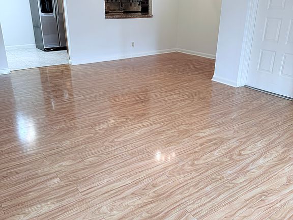 2nd image of 722 Sunny Pine Way APT E1