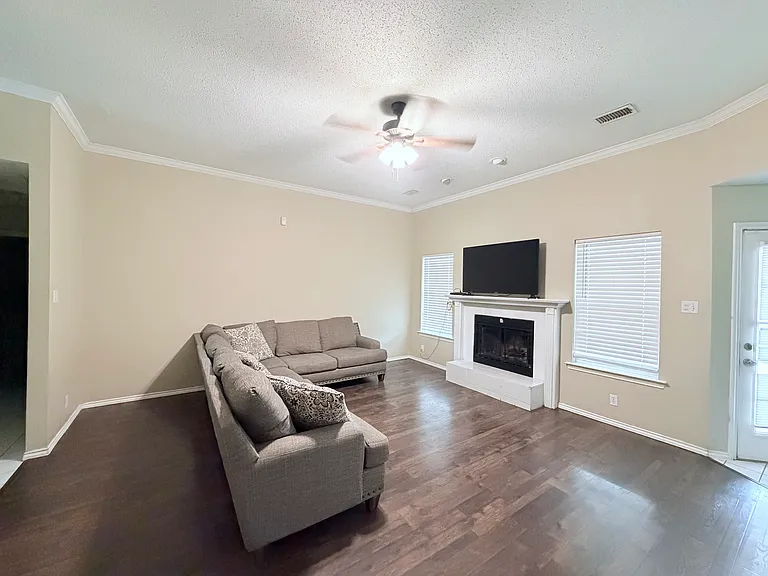 8716 Cornell Ave — Photo 8