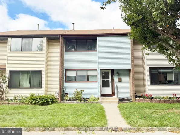 447 Livingston Dr, East Windsor, NJ 08520