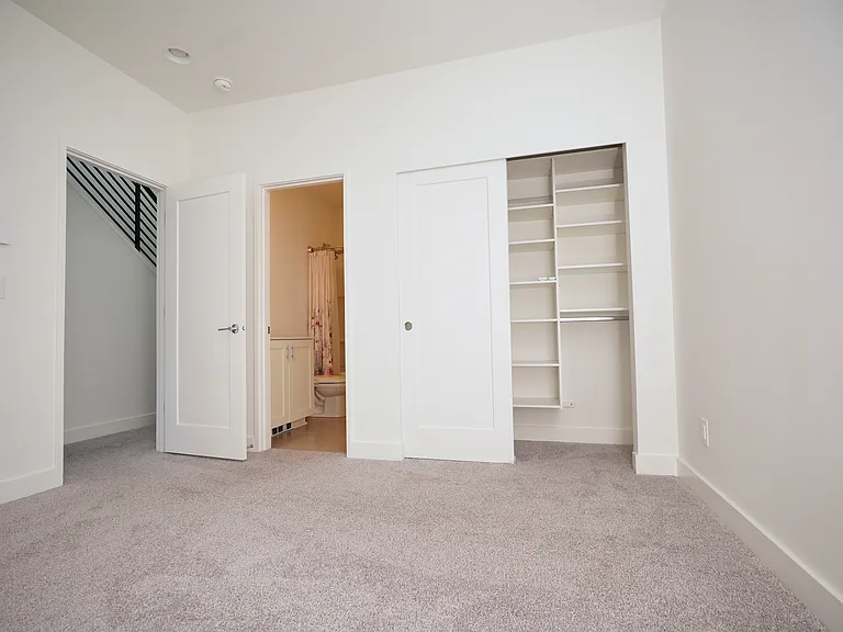 12466 NE 10th Ln — Photo 21