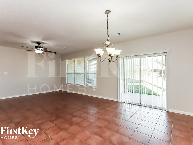 16302 Stable Manor Ln — Photo 4