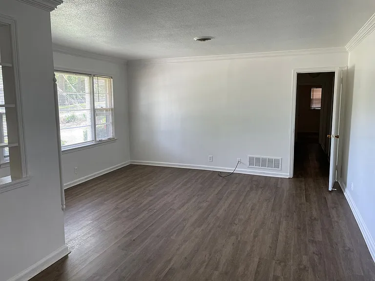 688 Joryne Dr — Photo 3