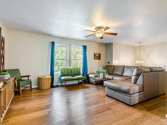 5th image of 1304 Givens Rd