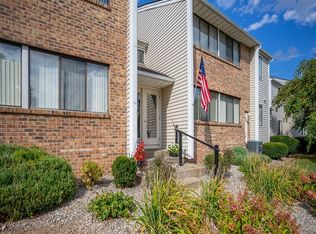 13 Oakbriar Ct #11032, Penfield, NY 14526