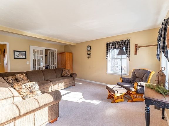 5th image of 6 Jasmine Dr