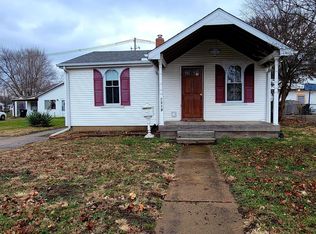 1318 S 11th St, Pekin, IL 61554