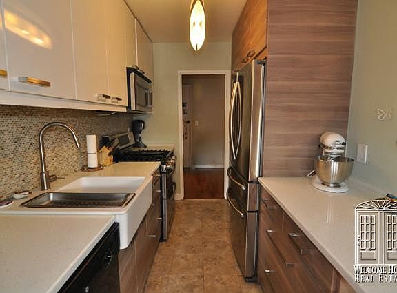 4th image of 52-30 39th Dr Unit 9A