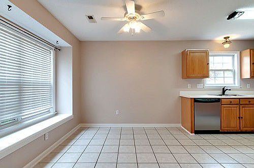 5th image of 301 N Autumn Crest Pl