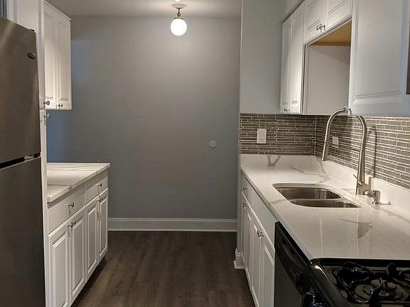 2nd image of 2928 Roberts Dr #4
