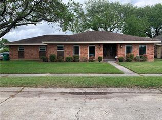 801 Holt Pl, Gretna, LA 70056