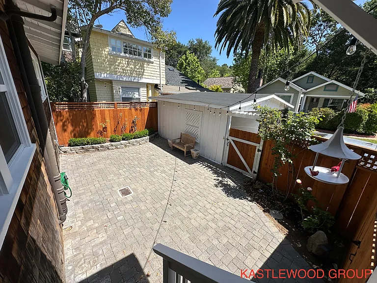 35 Poplar Ave — Photo 17