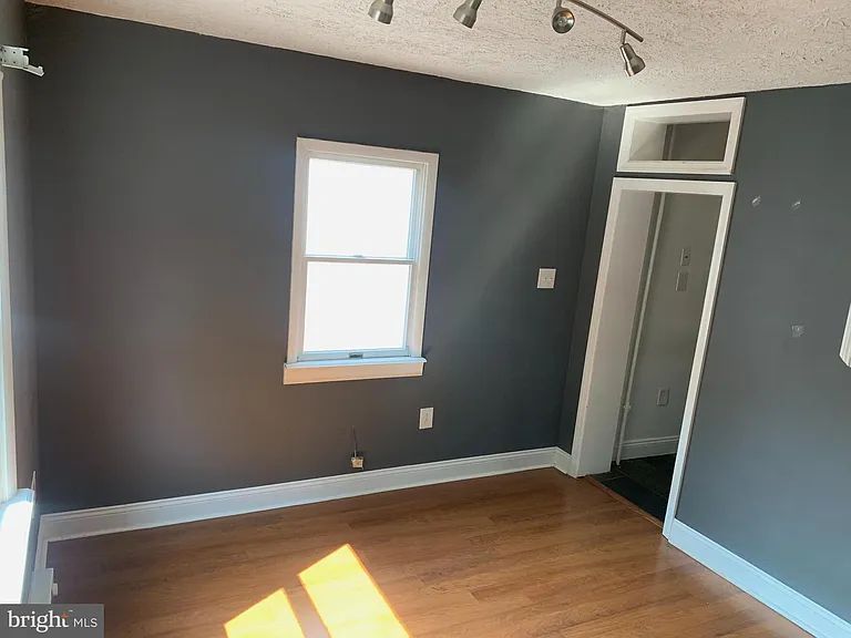 417 Leverington Ave — Photo 4