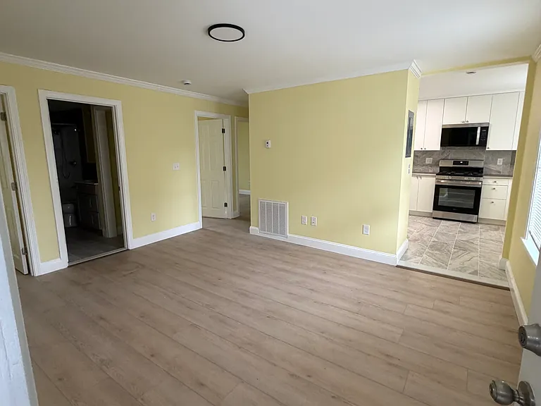69 Jencks St #2-R — Photo 9