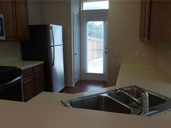 4th image of 11516 Chaucer Dr