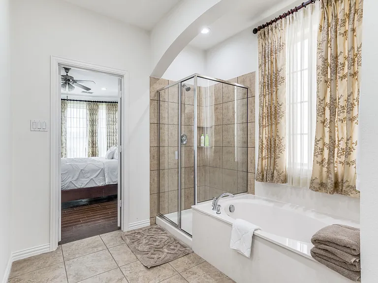 7110 Waterbury Dr — Photo 23