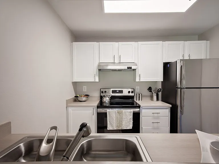 Stonesthrow Apartments — Photo 32