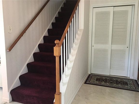 3rd image of 302 Pear Tree Dr