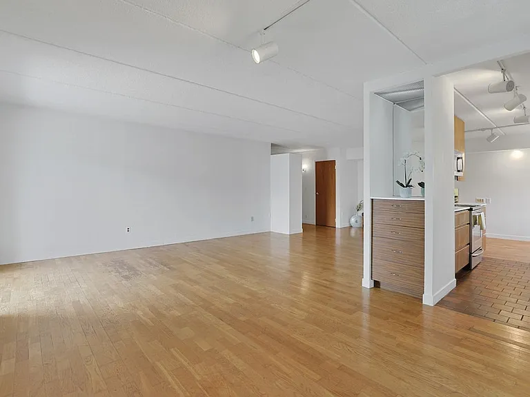412 Benedict Ave #6C — Photo 9