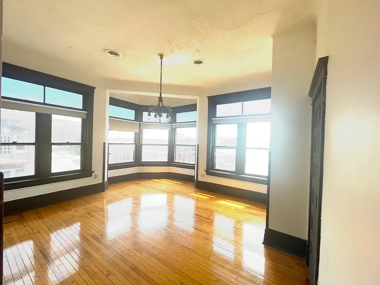 722 Francis St #302 — Photo 2