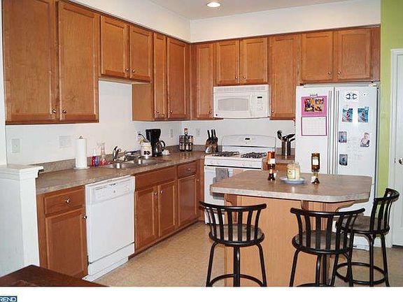 3rd image of 209 Bardel Dr