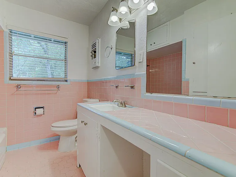 1711 Brentwood St — Photo 13